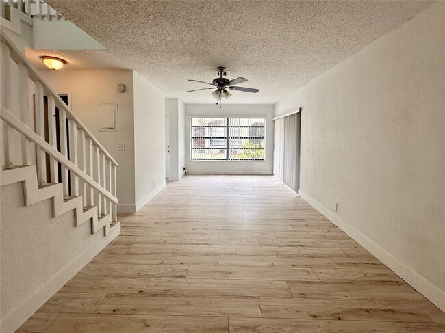 Building Photo - 2580 Coral Springs Dr