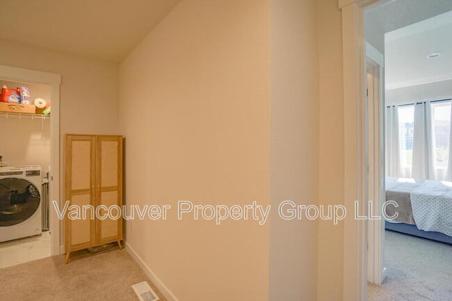 Building Photo - 18402 NE 46th Pl