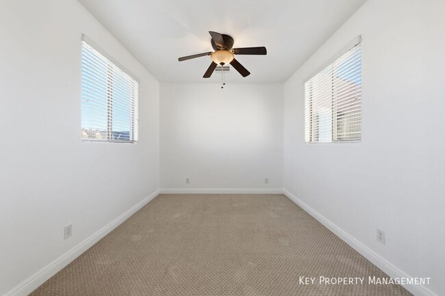 Building Photo - 956 Via Canale Dr