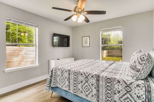 Building Photo - Charming 3-Bedroom, 2-Bath Home Near Downtown Pensacola