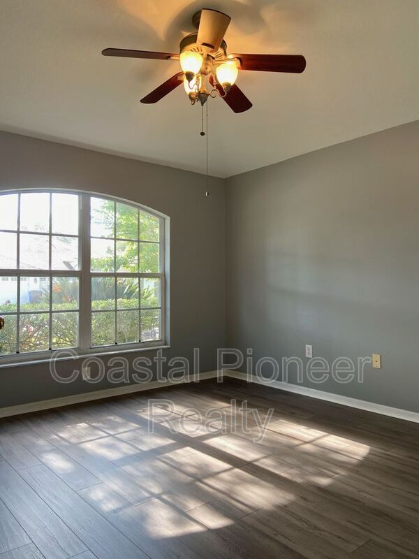 Building Photo - 10542 San Travaso Dr