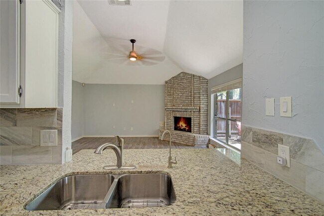 Building Photo - 16322 Chimneystone Dr