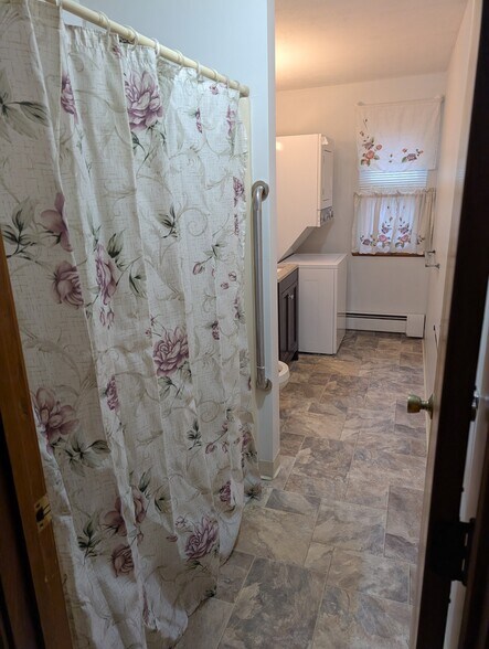 Bathroom - 33 Garden Rd