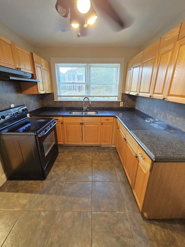 Building Photo - 204 Parkins Mill Rd