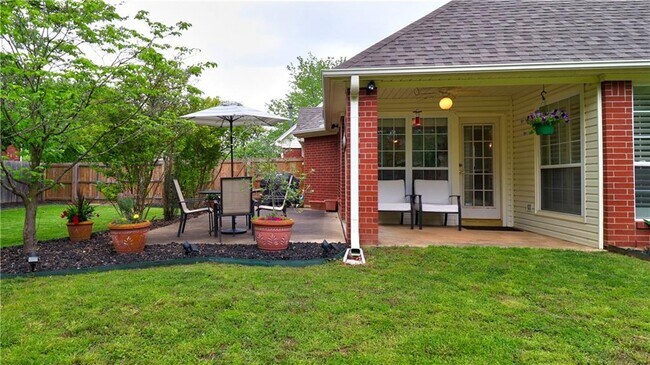 Building Photo - 5408 W Redbud St
