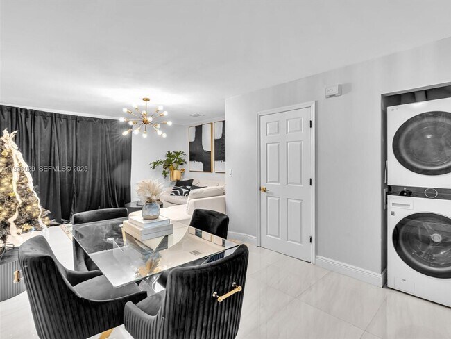 Building Photo - 6747 Sienna Club Dr