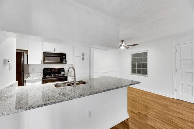 Building Photo - 5304 W Kennedy Blvd