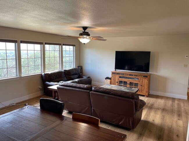 Building Photo - This Anderson Home is a Must See! Amazing ...