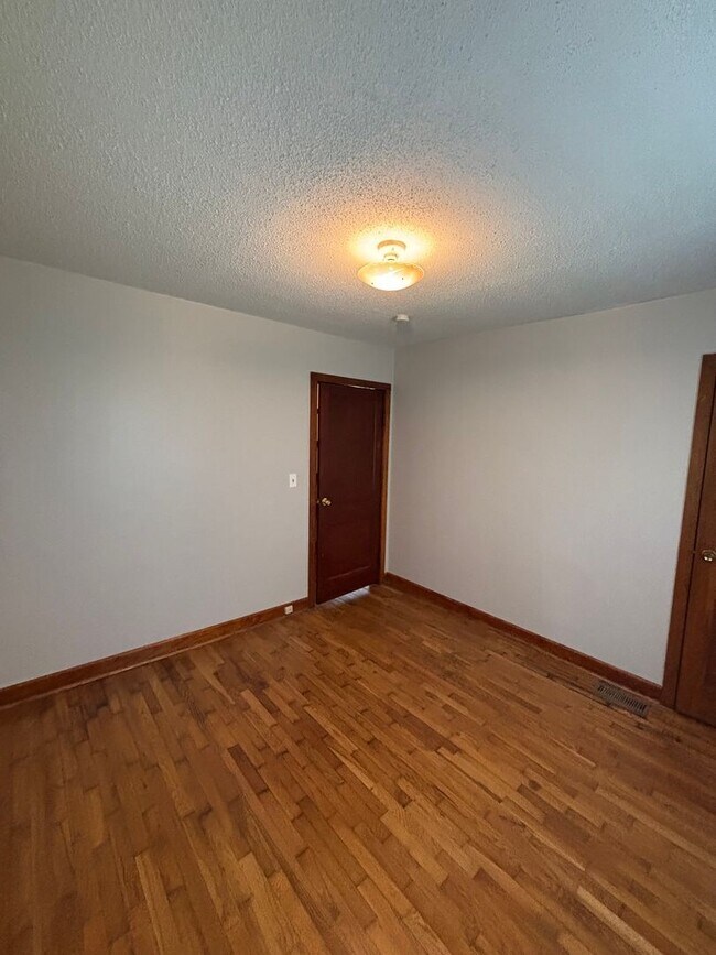 Building Photo - Newly Renovated and Accepting Section 8!!!