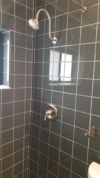 Building Photo - 1952 Madison St