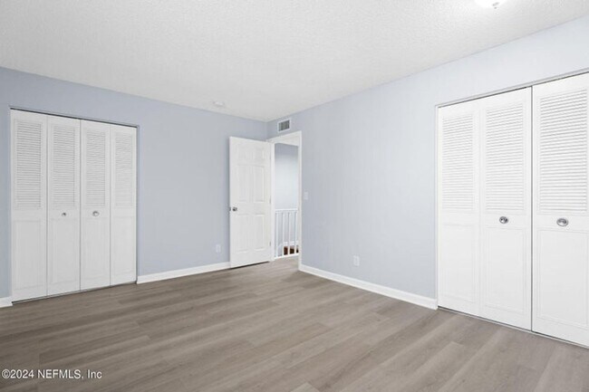 Building Photo - 3870 Mission Dr