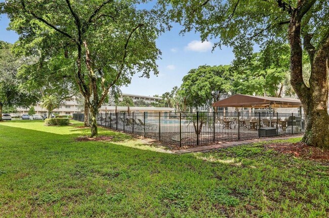 Building Photo - 2003 Granada Dr