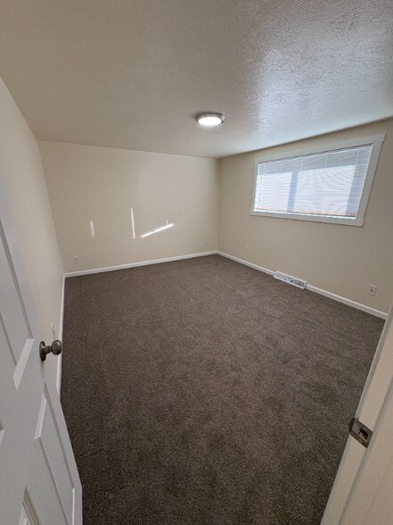 Building Photo - 1015 Roosevelt Ave