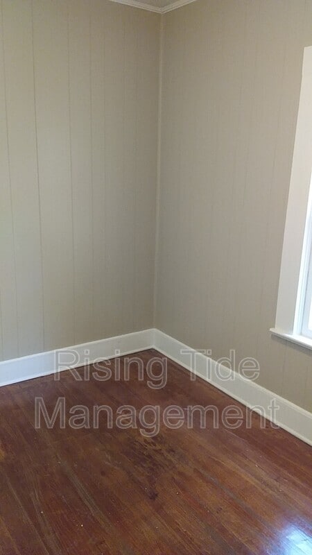 Building Photo - 123 Vines Ave