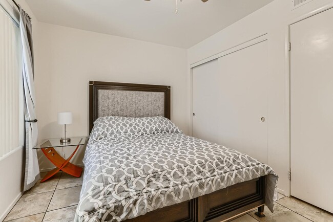Building Photo - FULLY FURNISHED 2 bedroom condo near UNLV!