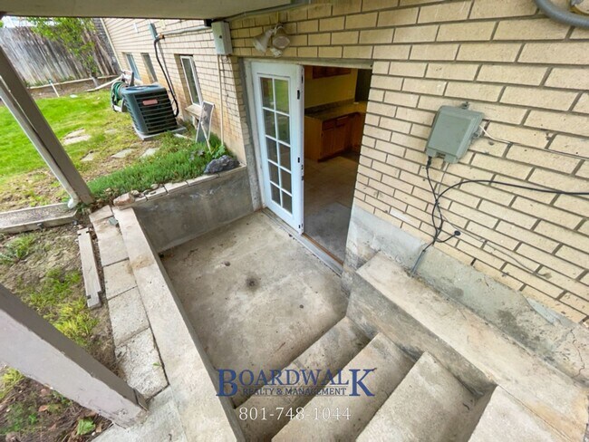 Building Photo - 2827 E Bridgewater Dr