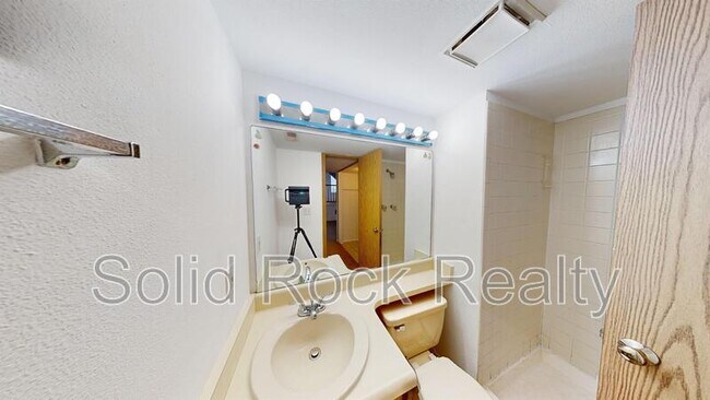 Building Photo - 935 Greenbrier Dr
