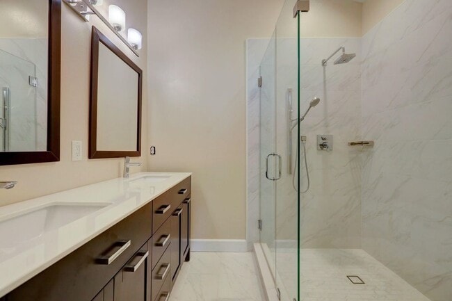 Building Photo - 2951 SW Pond Way