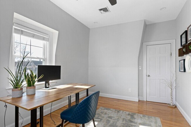 Building Photo - 42 King St