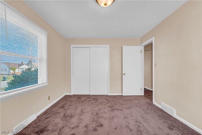 Building Photo - 9716 Alexander Rd