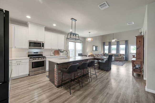 Building Photo - 679 Red Elm Ln