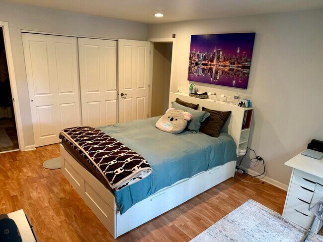 Building Photo - 835 Waterview Cir