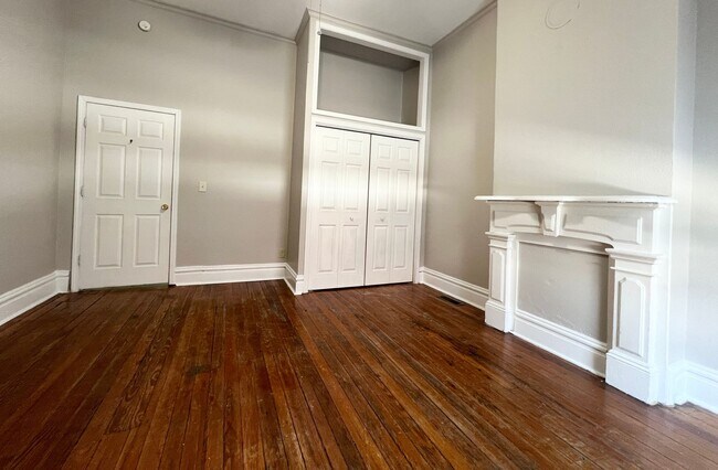 Building Photo - 2300 S 9th St