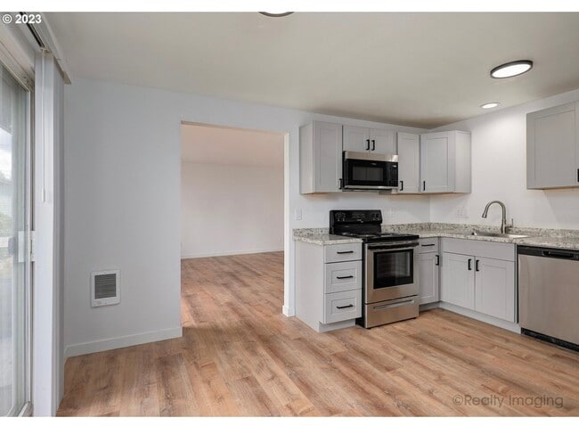 Building Photo - 3014 Drummond Ave