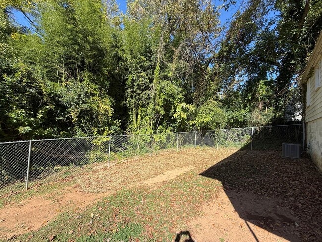 Building Photo - 1320 Miller St