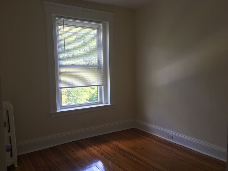 Building Photo - 14 Parkway Rd