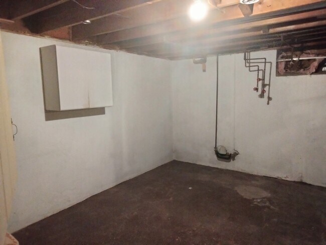 Washer & dryer hookups - 1004 Gould Rd