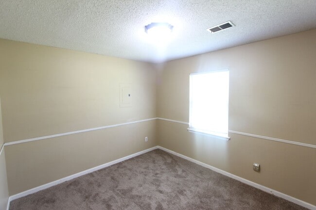 Building Photo - New On The Market with Fresh Updates!! Better Hurry!!
