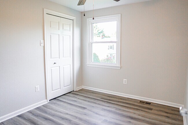 Building Photo - 12701 Carlsbad Ct
