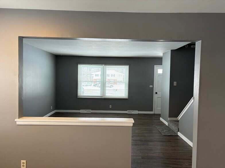 Building Photo - 218 E Laurie St