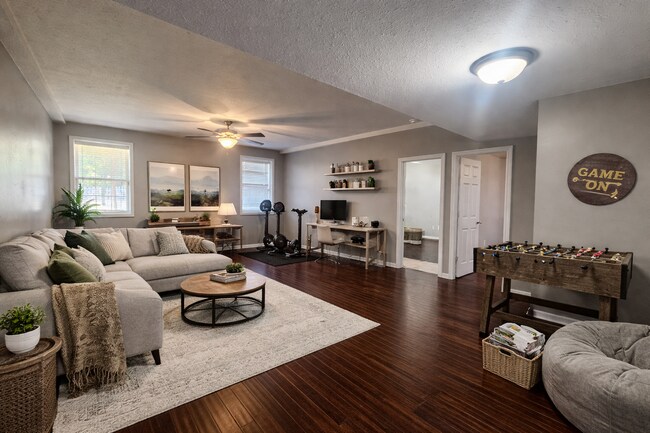 Building Photo - $2500 - 5 Bedrooms 3 Baths + Bonus Room