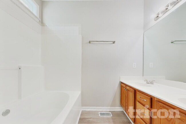 Building Photo - 559 Heartland Ln