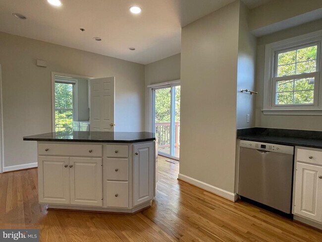 Building Photo - 9715 Whitley Park Pl