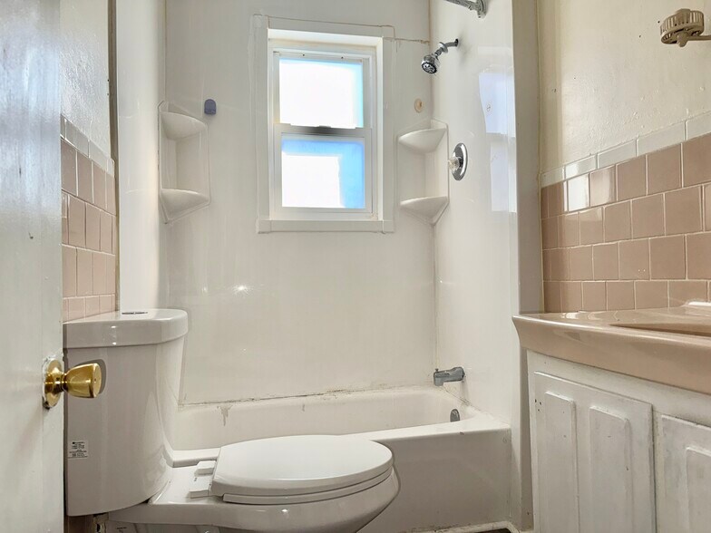 Building Photo - 126 Orchard St