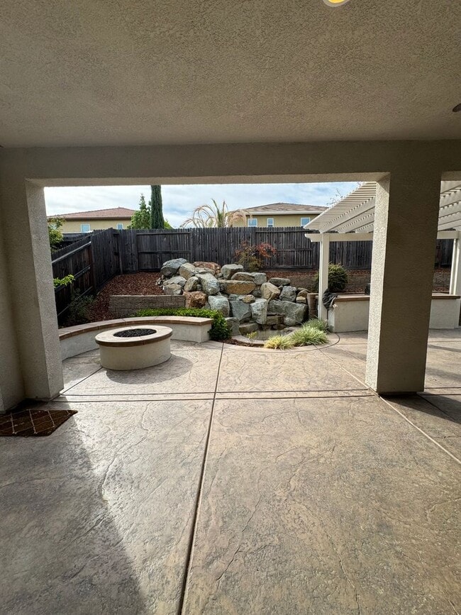 Building Photo - 800 Valencia Ct