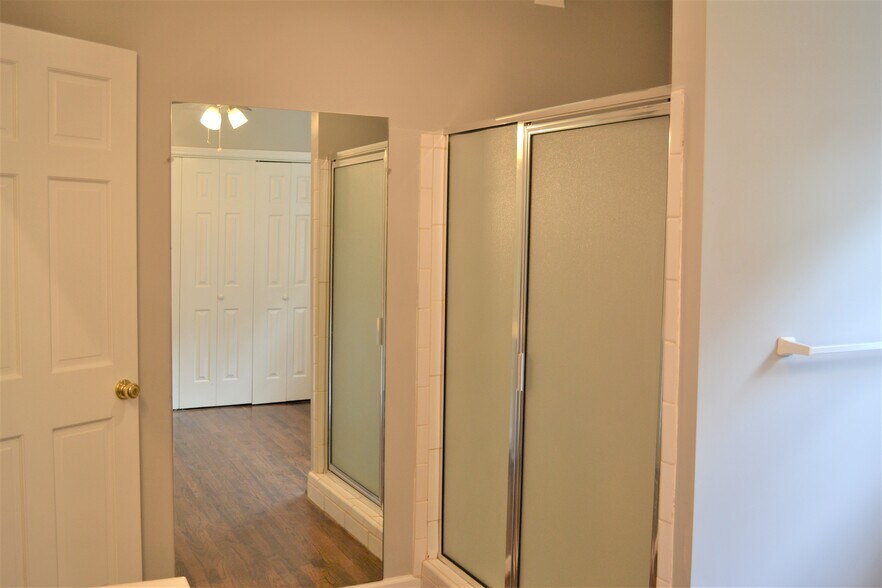 Building Photo - 1375 Nelms Dr