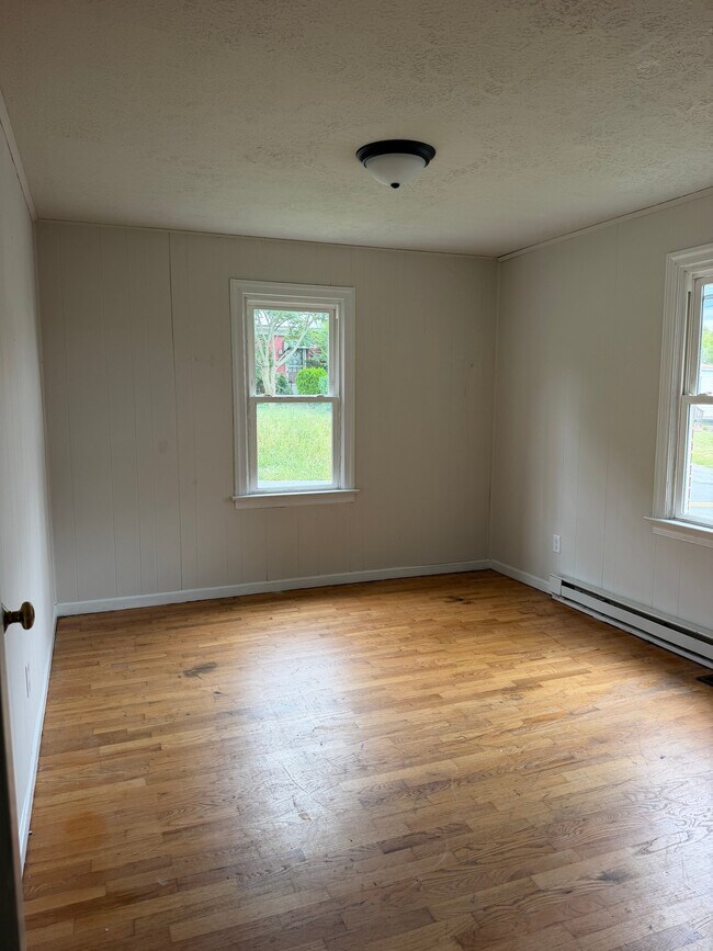 Building Photo - 264 Jenny Wren Dr