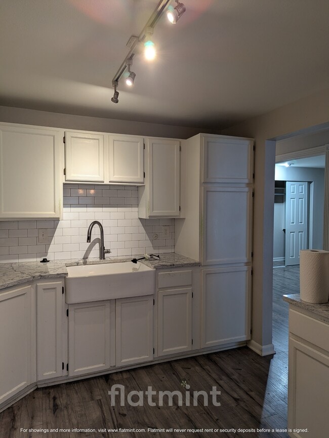 Building Photo - 8720 Phinney Ave N