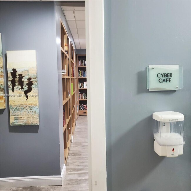 Building Photo - 850 N Miami Ave