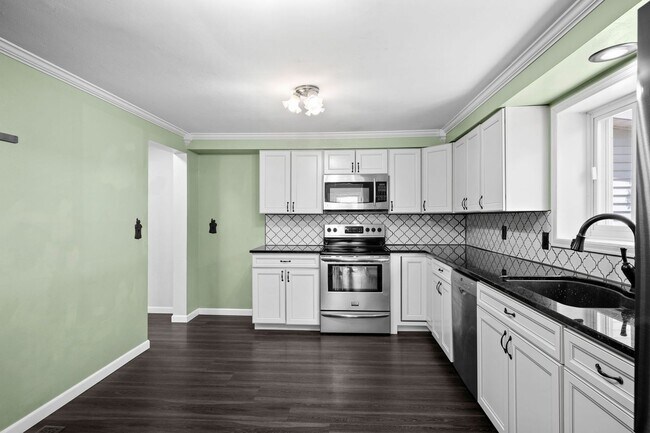 Building Photo - Lidgerwood Area 4 Bedroom 2 Bathroom Home!