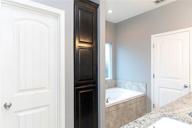 Building Photo - 7601 Granite Dr