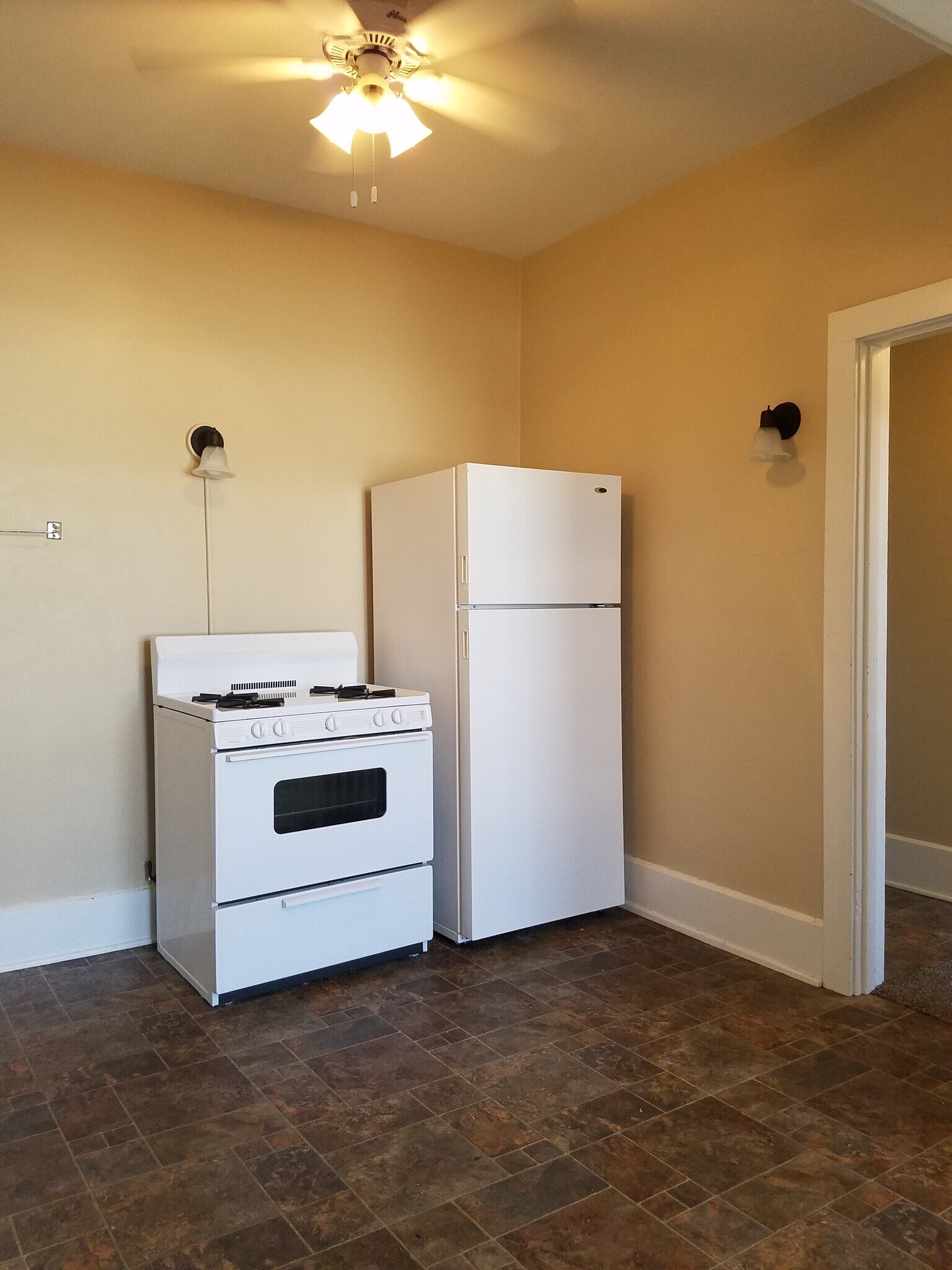 Building Photo - 504 S Central Ave