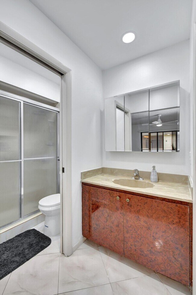 Building Photo - 459 Piedmont J