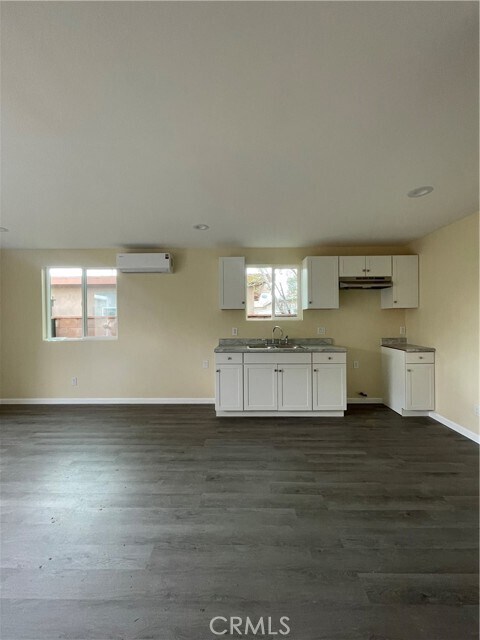 Building Photo - 45124 Redwood Ave