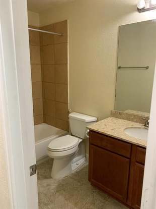 Building Photo - 13918 Goodridge Dr
