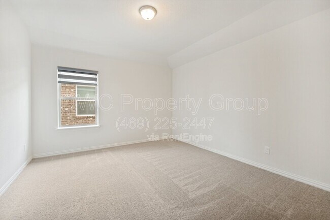 Building Photo - 16712 Hidden Cove Dr
